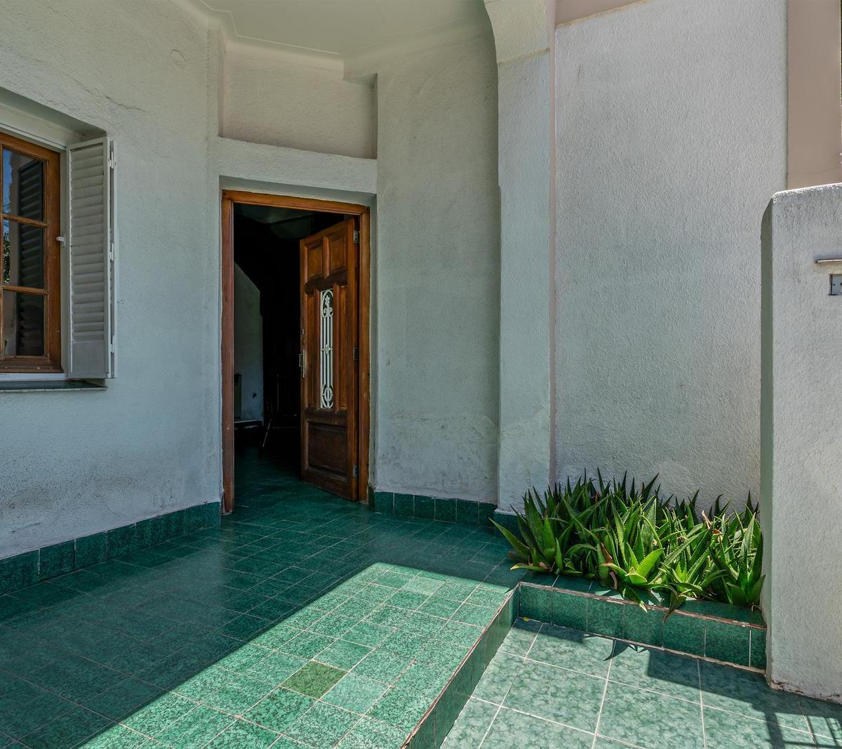 Hermosa Casa de Estilo - Venta - 6 Amb - Jardin - Garage - Suite - Coghlan 2