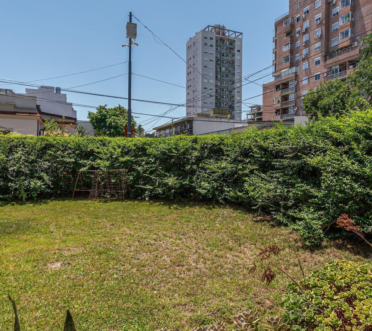 Hermosa Casa de Estilo - Venta - 6 Amb - Jardin - Garage - Suite - Coghlan 3
