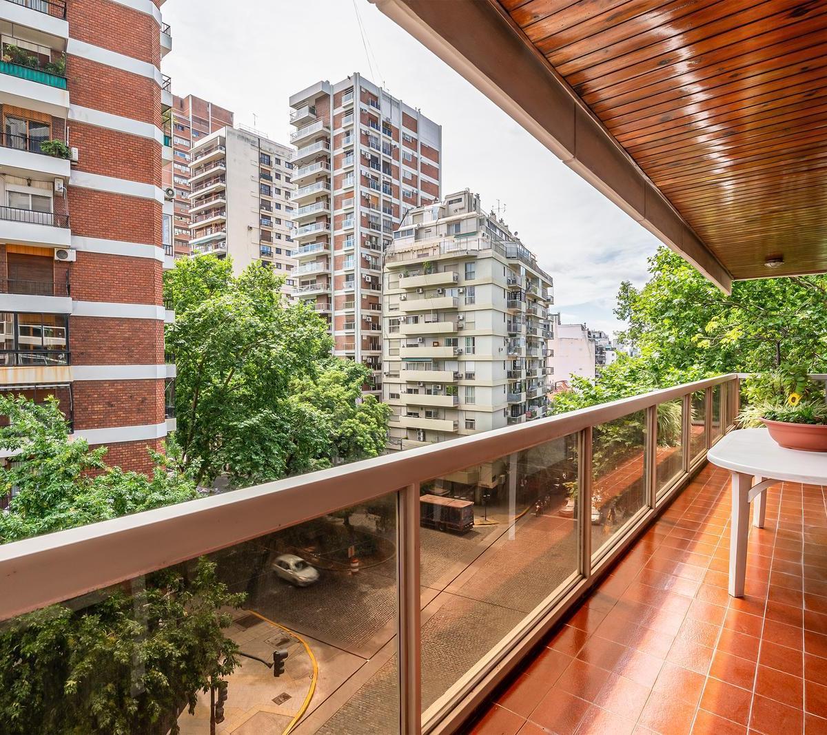 Excelente Piso - Venta - 4 Amb - 2 Balcones - Cochera - Baulera - Belgrano R 5