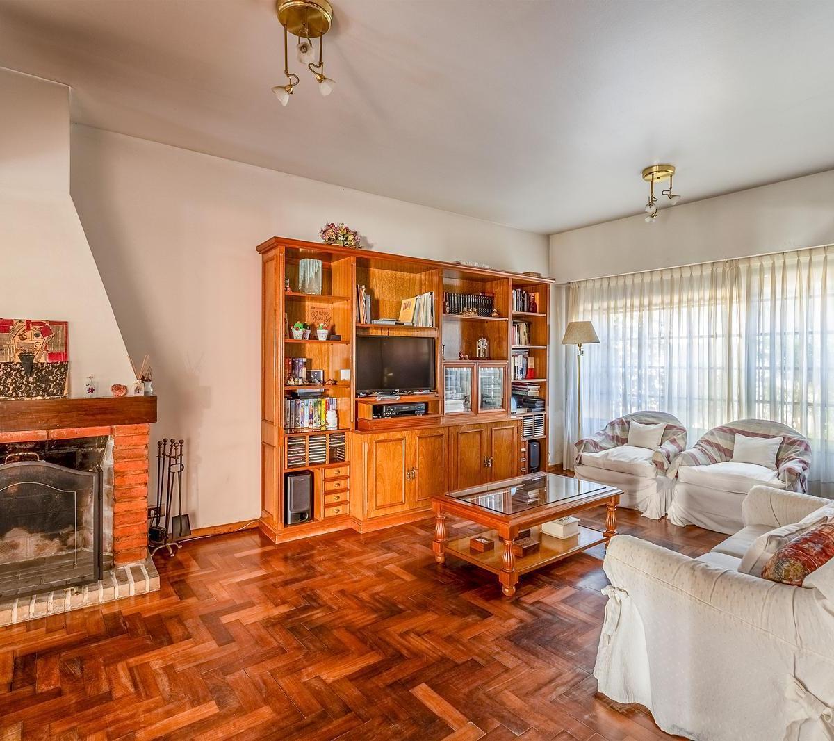 Casa - Venta - 6 Amb - Suite - Cochera - Piscina - Parrilla - Coghlan 3