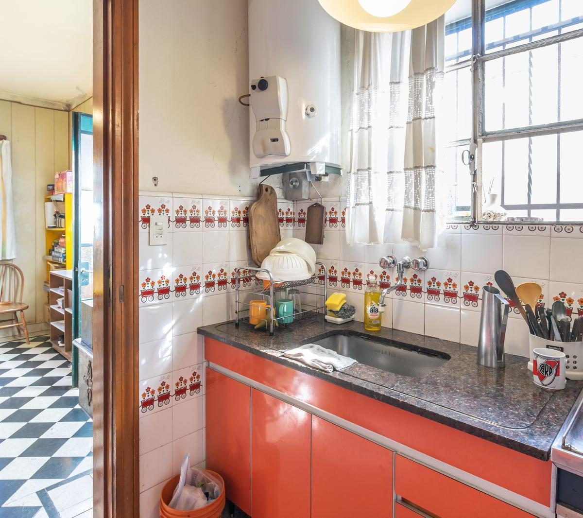 Casa de 1930 - Venta - 5 Amb - Cochera - Jardín - Coghlan 2