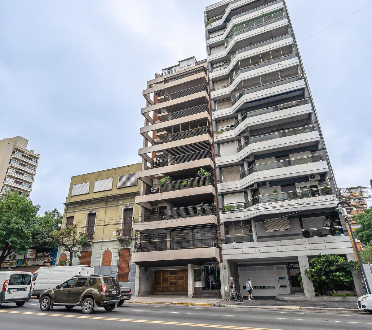 Excelente Piso - Venta - 6 Amb - 2 Balcones - Cochera - Frente - Flores Norte 3