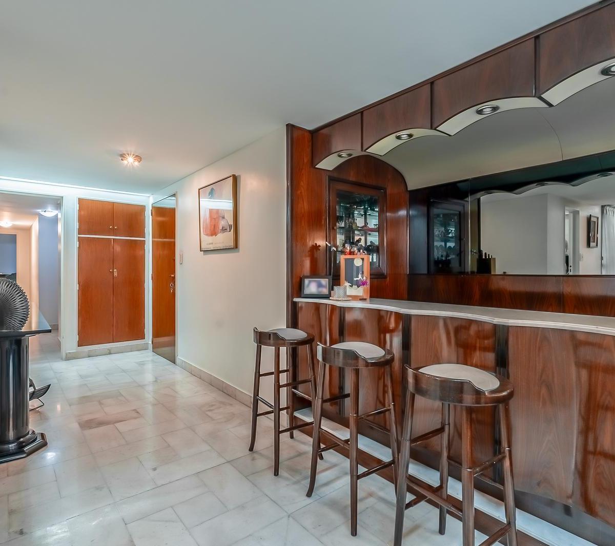 Excelente Piso - Venta - 6 Amb - 2 Balcones - Cochera - Frente - Flores Norte 2