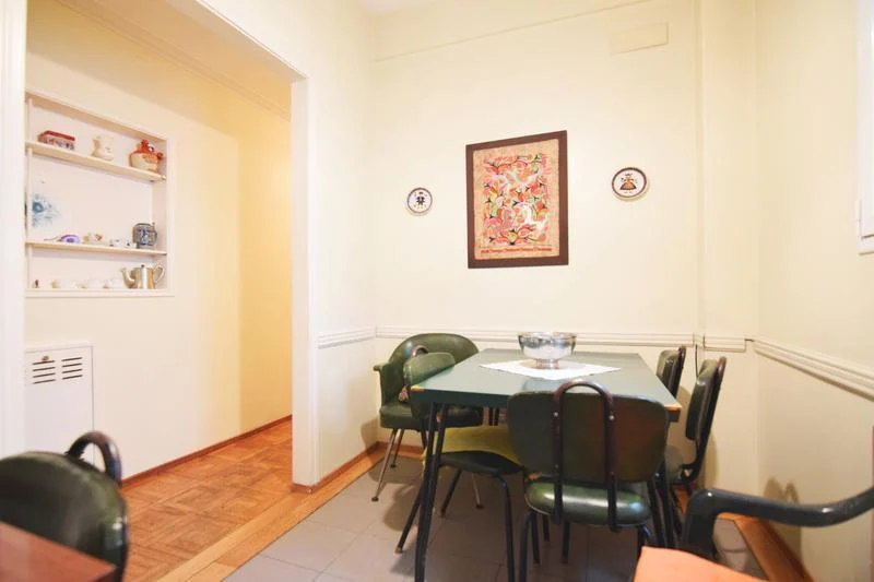 Excelente Piso - 6 Ambientes - Balcón - Frente - en El Corazón de Recoleta 2