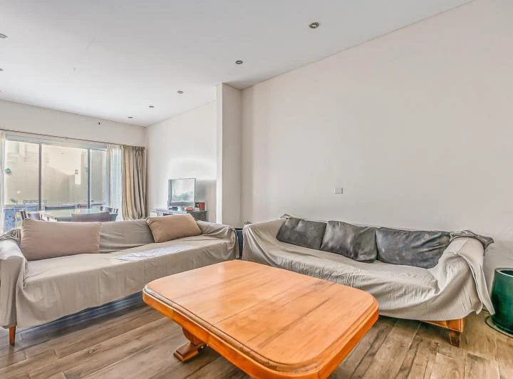 CASA REFACCIONADA - VENTA - 5 AMBIENTES - SUITE - PATIO - BALCÓN - VILLA ORTUZAR 1