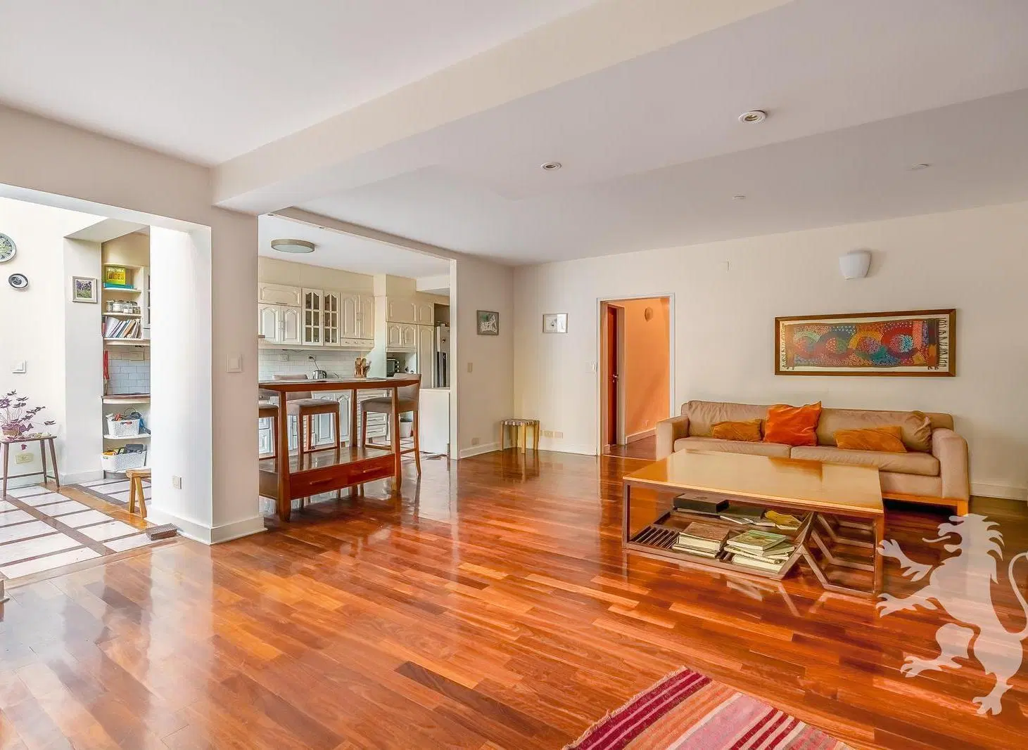 HERMOSA CASA - VENTA -  5 AMBIENTES - AMPLIO JARDIN - COGHLAN 4