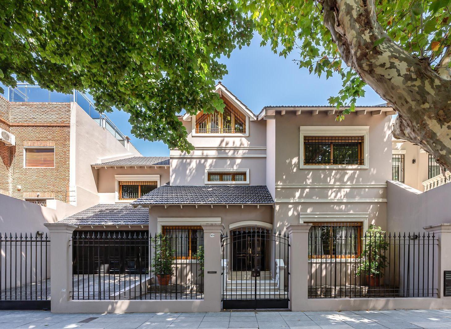 ESPECTACULAR CASA - VENTA - 6 AMB - 2 SUITES - 3 COCHERAS - JARDIN  - PARRILLA - BELGRANO R