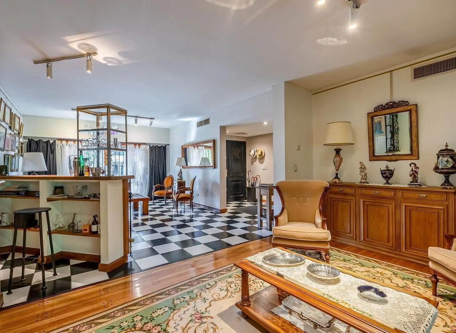 ESPECTACULAR CASA - VENTA - 6 AMB - 2 SUITES - 3 COCHERAS - JARDIN  - PARRILLA - BELGRANO R 3