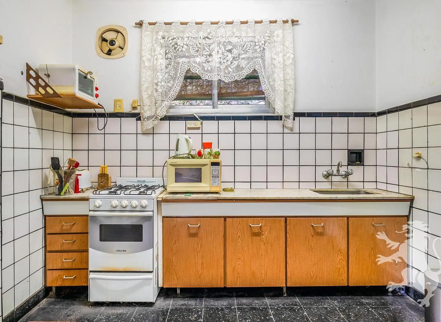CASA A REFACCIONAR - VENTA - 5 AMBIENTES - JARDIN - COGHLAN 8