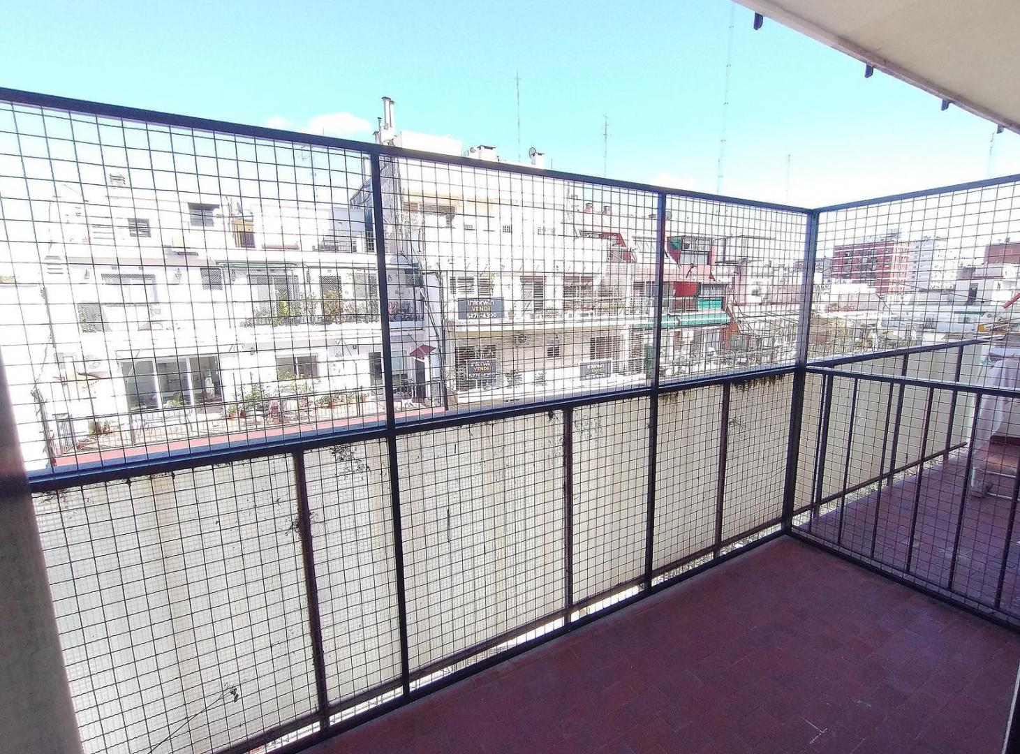 ALQUILER DEPTO. 3 AMB. - LUMINOSO - PISO 8 - BALCÓN AL FRENTE - POSIBILIDAD COCHERA - BELGRANO