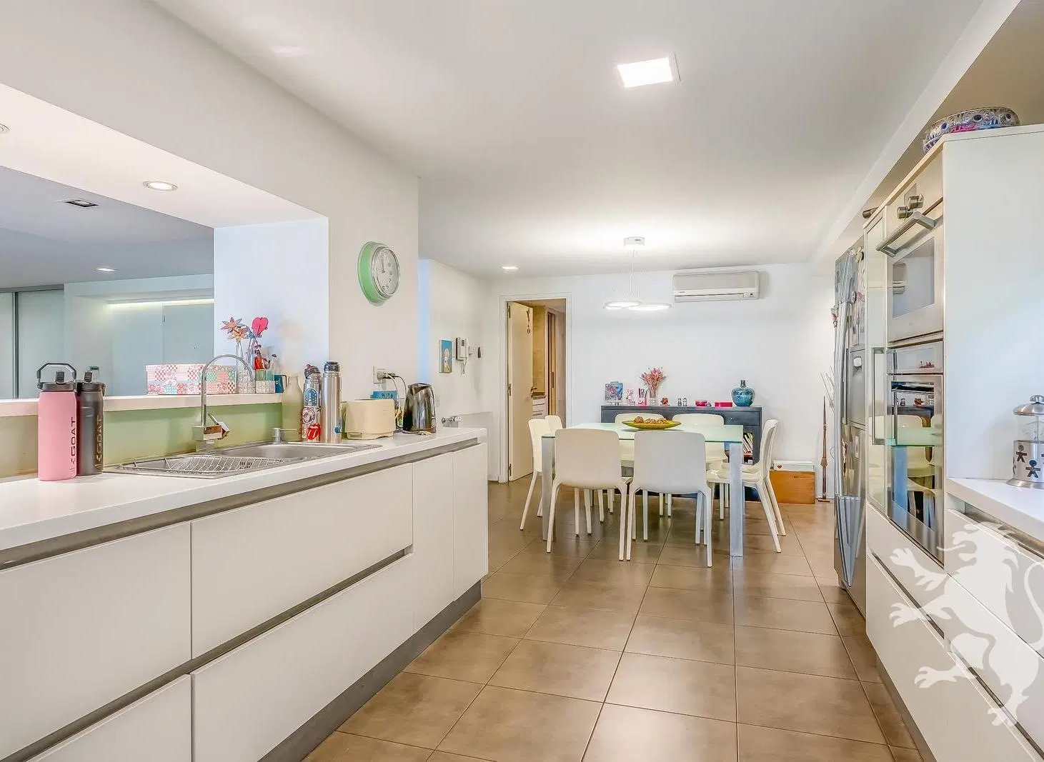 EXCELENTE DEPARTAMENTO TIPO CASA - 4 AMBIENTES - DEPENDENCIA - COCHERAS - JARDÍN - VILLA URQUIZA 3