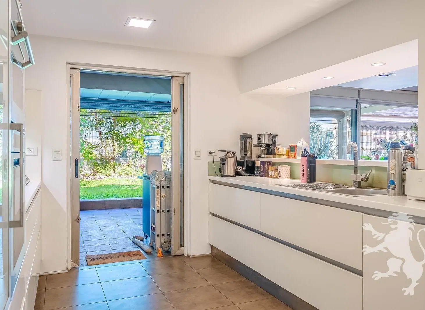 EXCELENTE DEPARTAMENTO TIPO CASA - 4 AMBIENTES - DEPENDENCIA - COCHERAS - JARDÍN - VILLA URQUIZA 4
