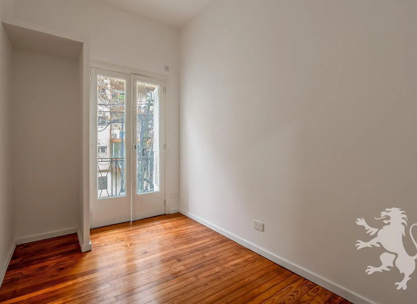 DEPARTAMENTO RECICLADO SIN EXPENSAS - VENTA - 3 AMBIENTES - PATIO - COLEGIALES 2