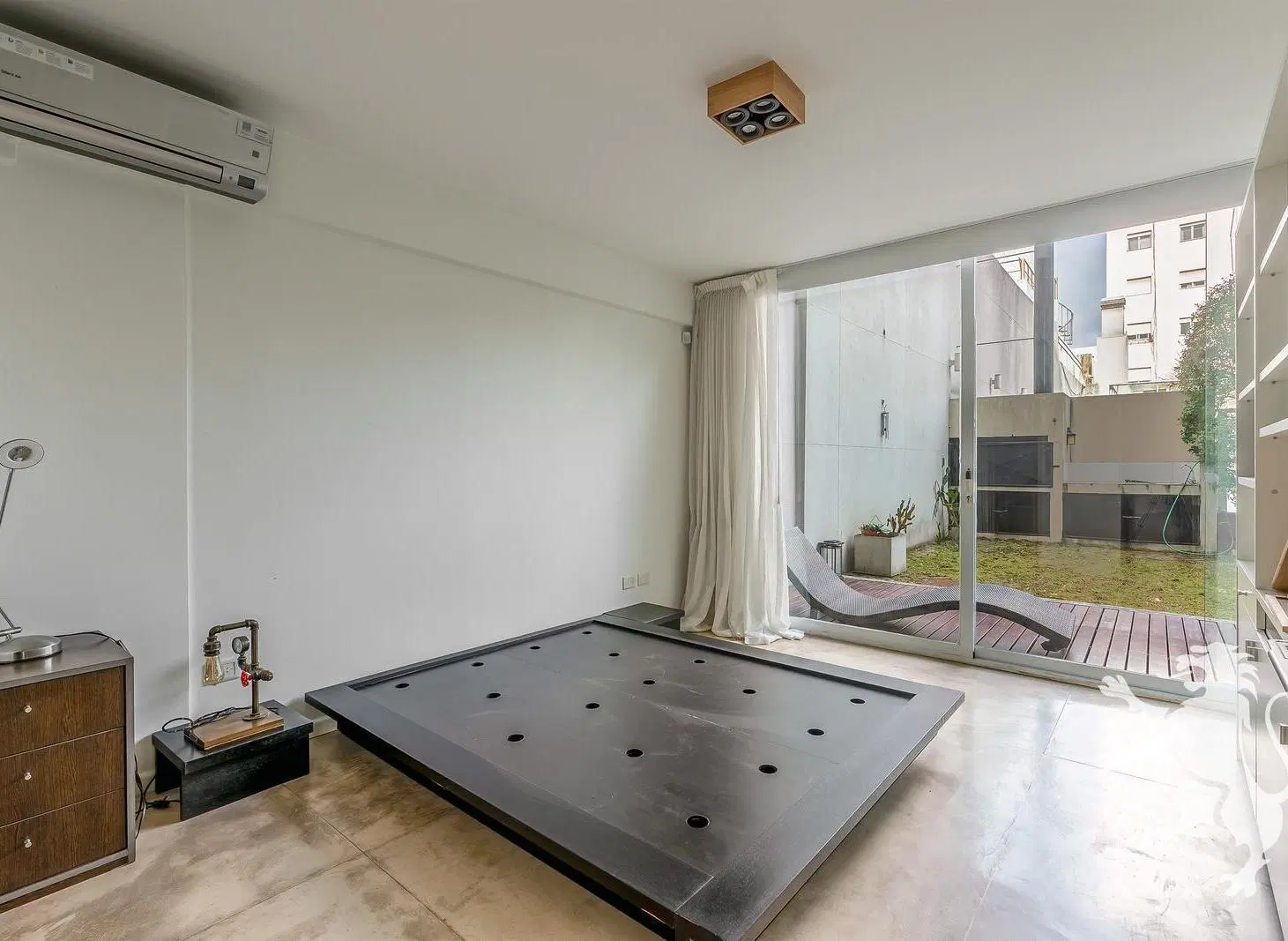 DEPARTAMENTO - VENTA - 2 AMBIENTES - JARDIN CON PARRILLA - COCHERA - COLEGIALES 3