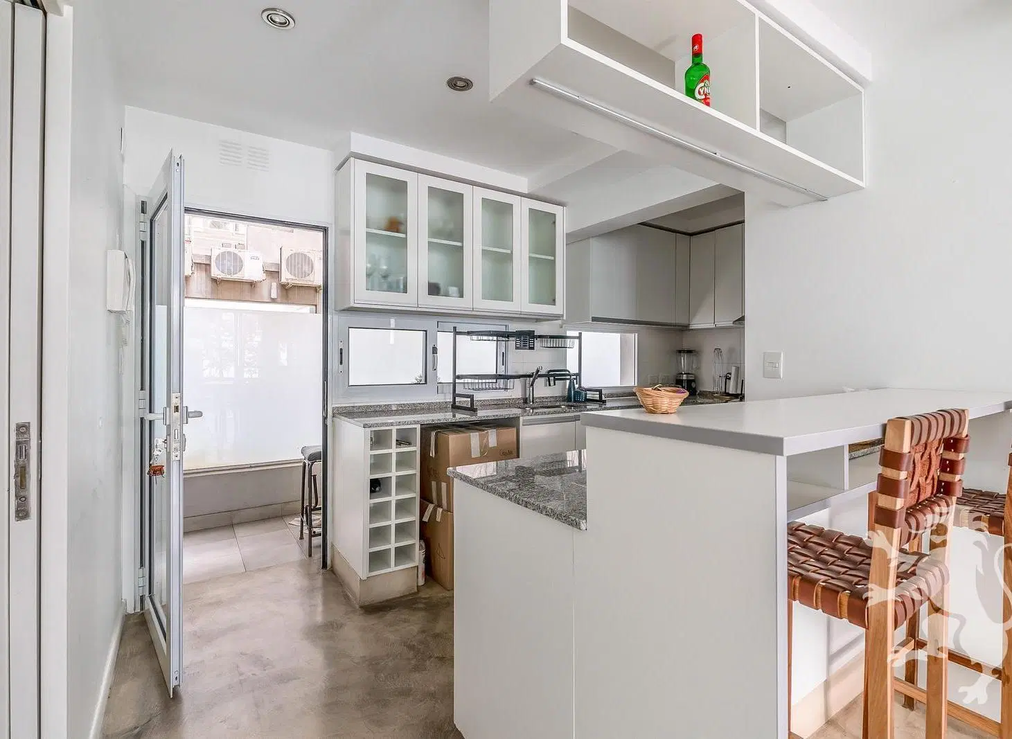 DEPARTAMENTO - VENTA - 2 AMBIENTES - JARDIN CON PARRILLA - COCHERA - COLEGIALES 2