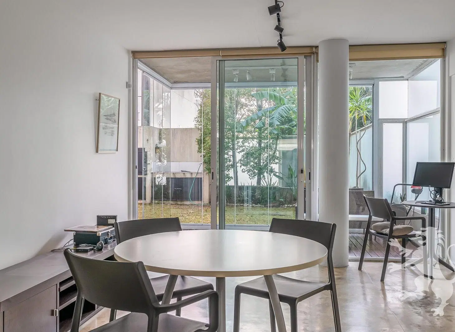 DEPARTAMENTO - VENTA - 2 AMBIENTES - JARDIN CON PARRILLA - COCHERA - COLEGIALES 4
