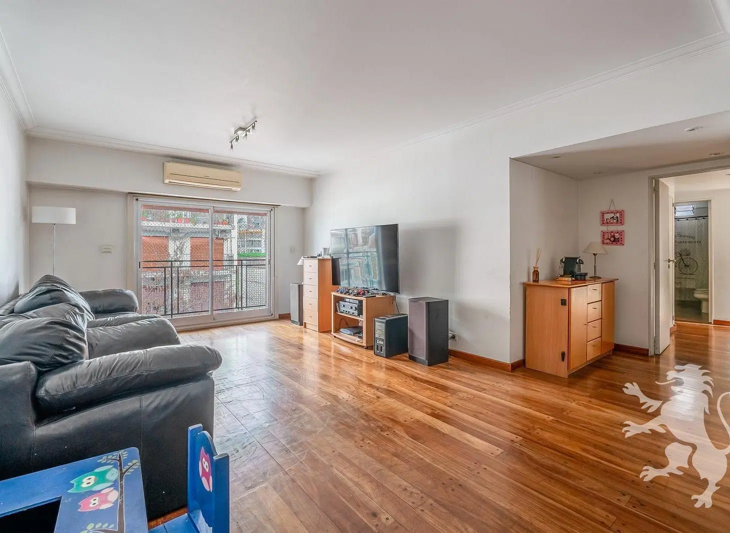 LUMINOSO DEPARTAMENTO REFACCIONADO - VENTA - 4 AMBIENTES - COCHERA FIJA - VILLA URQUIZA 3