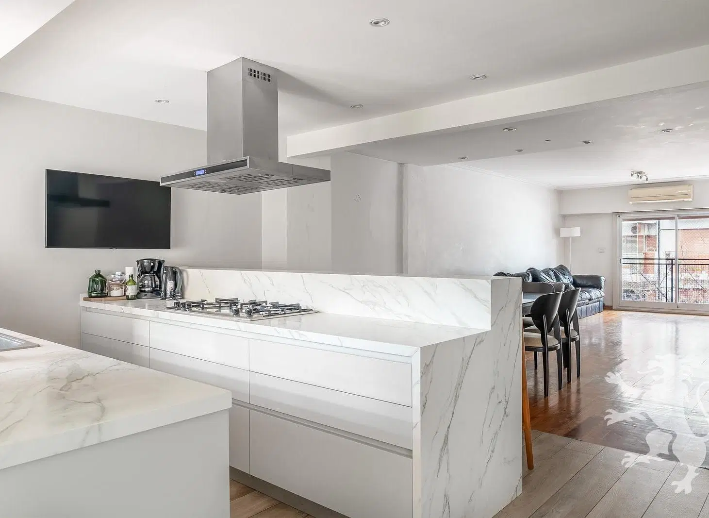 LUMINOSO DEPARTAMENTO REFACCIONADO - VENTA - 4 AMBIENTES - COCHERA FIJA - VILLA URQUIZA 4