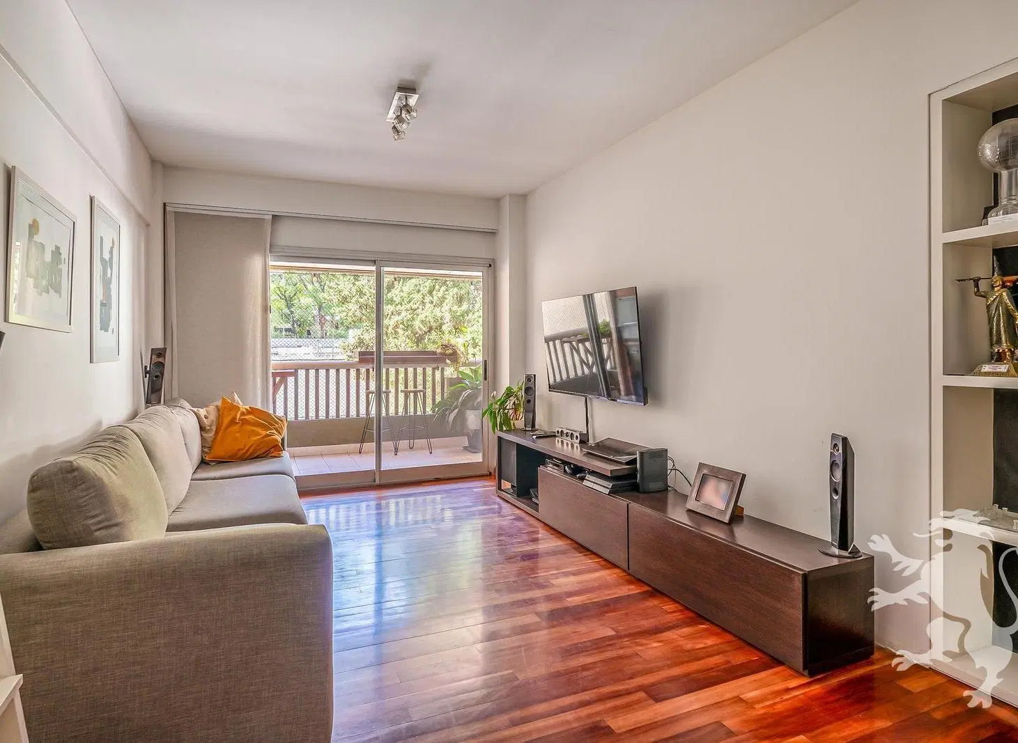 EXCELENTE SEMIPISO - VENTA - 4 AMBIENTES - BALCÓN - COCHERA - LAS CAÑITAS 5
