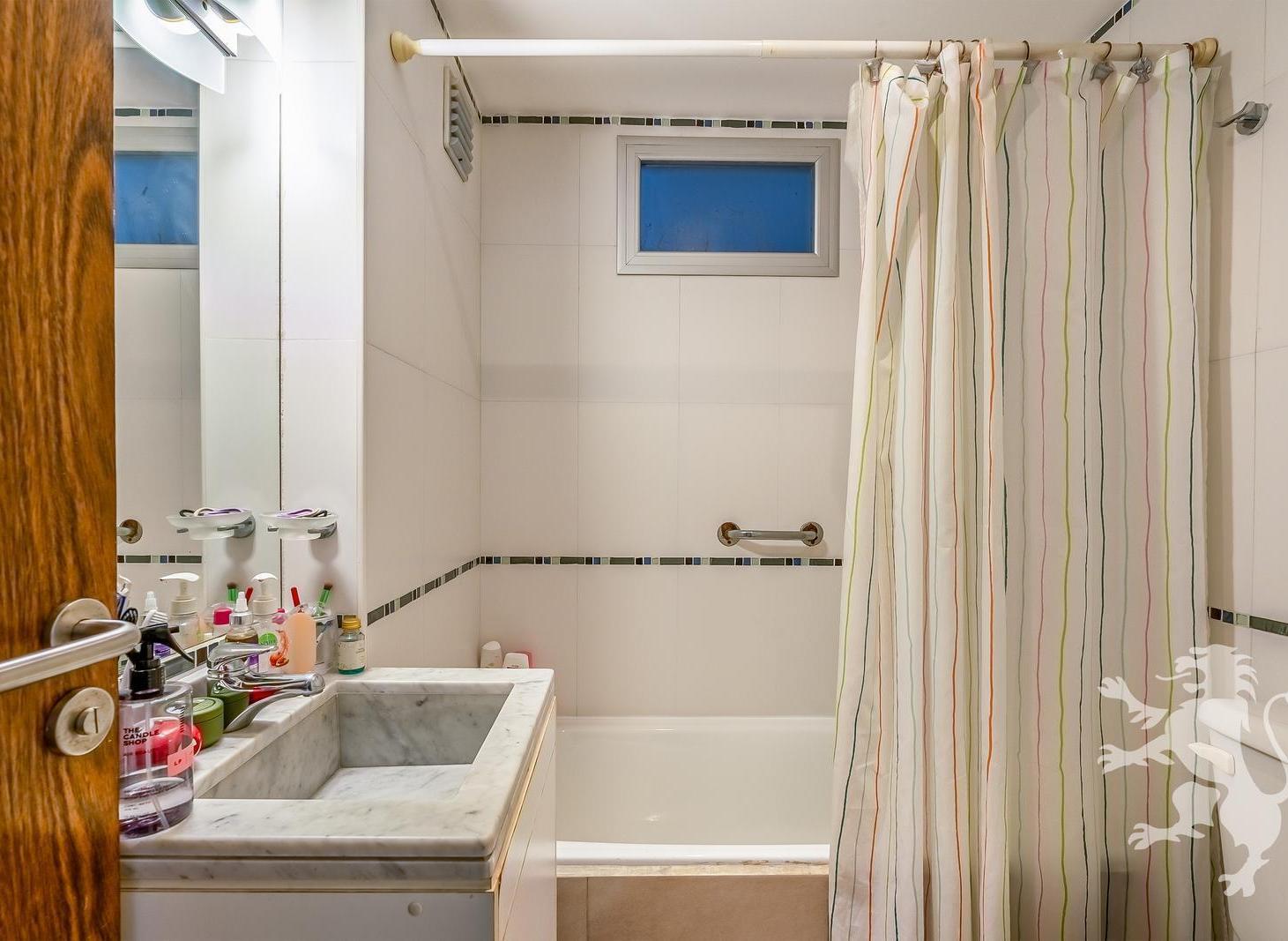EXCELENTE SEMIPISO - VENTA - 4 AMBIENTES - BALCÓN - COCHERA - LAS CAÑITAS
