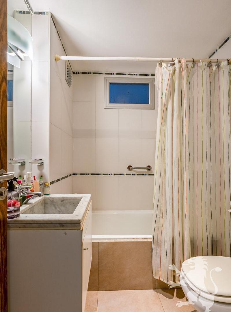 EXCELENTE SEMIPISO - VENTA - 4 AMBIENTES - BALCÓN - COCHERA - LAS CAÑITAS