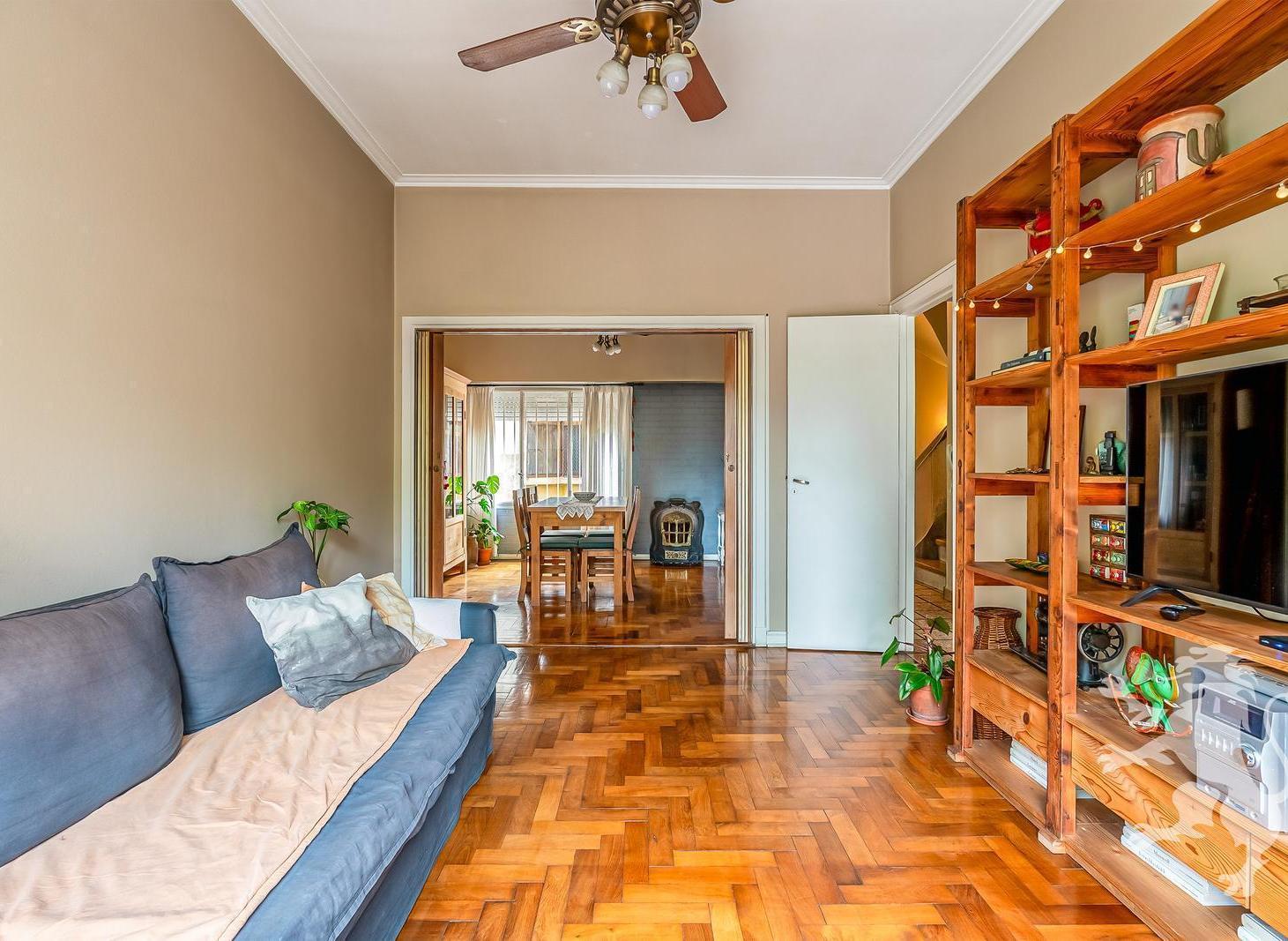 Foto de HERMOSO PH - VENTA - 4 AMBIENTES - TERRAZA - QUINCHO - VILLA ORTUZAR, imagen 1