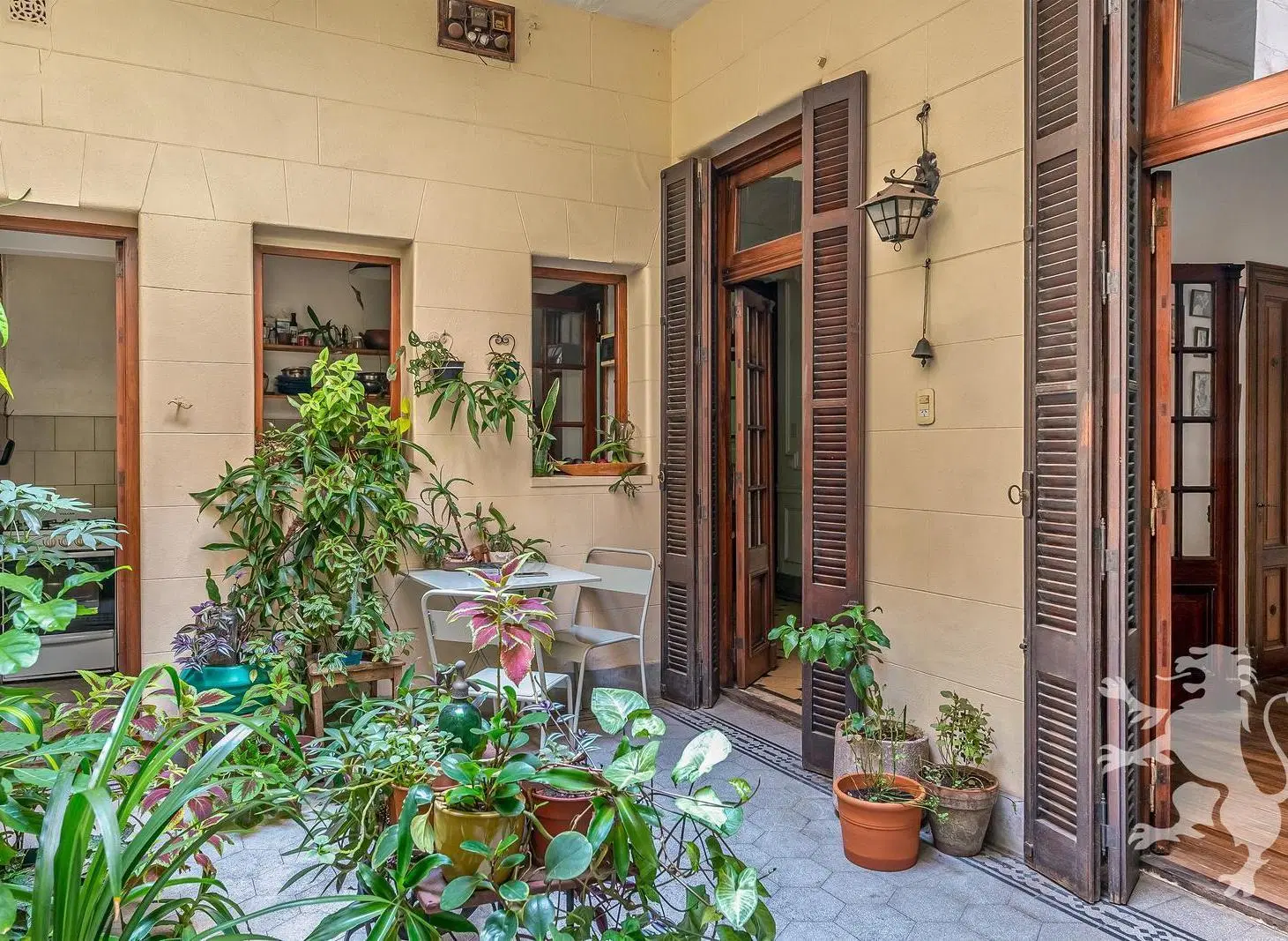 PH A REFACCIONAR - VENTA - 3 AMBIENTES - 2 PATIOS - COLEGIALES 5