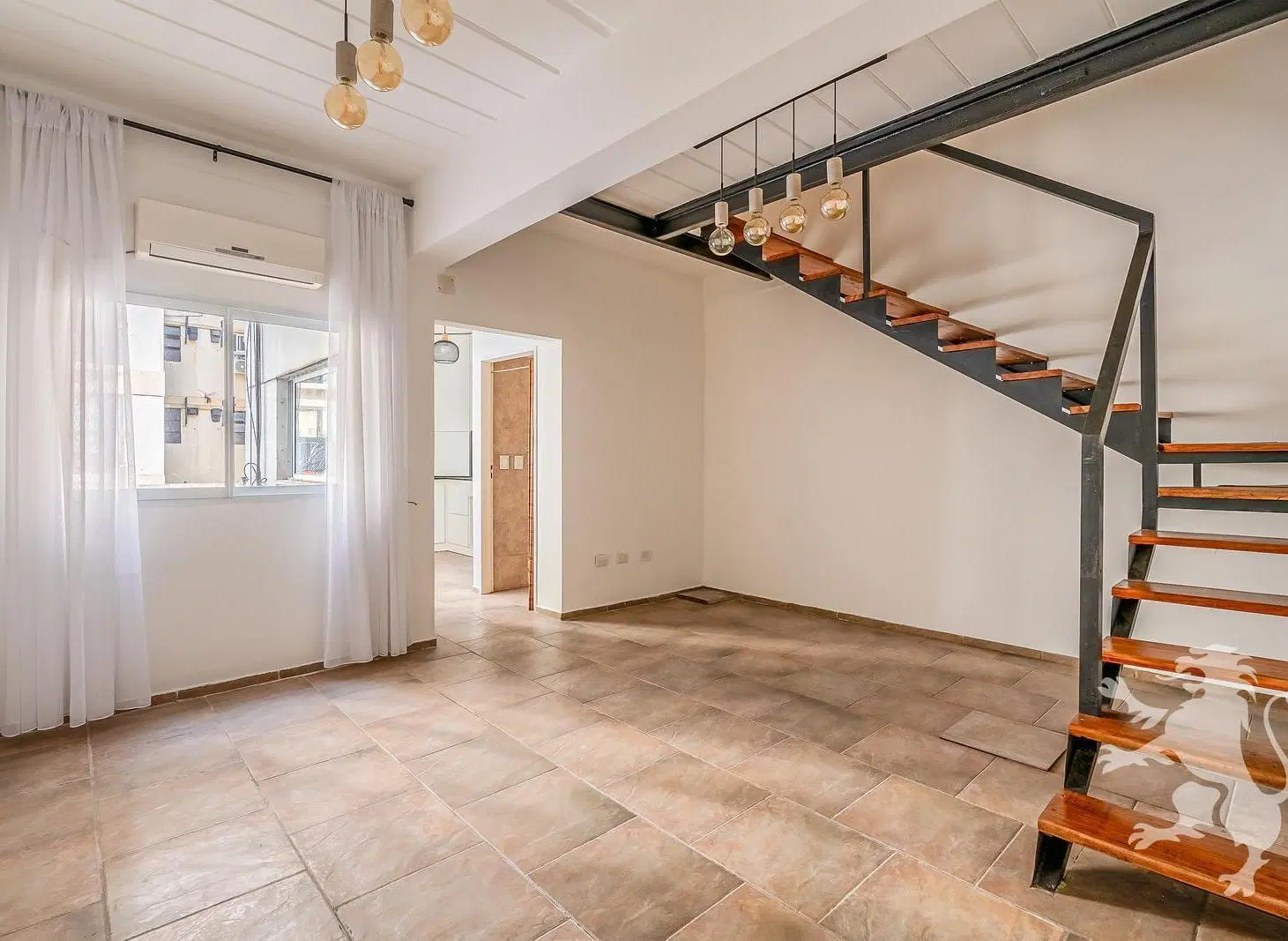 DEPARTAMENTO TIPO DUPLEX - VENTA - 3 AMBIENTES - REFACCIONADO - ALMAGRO 3