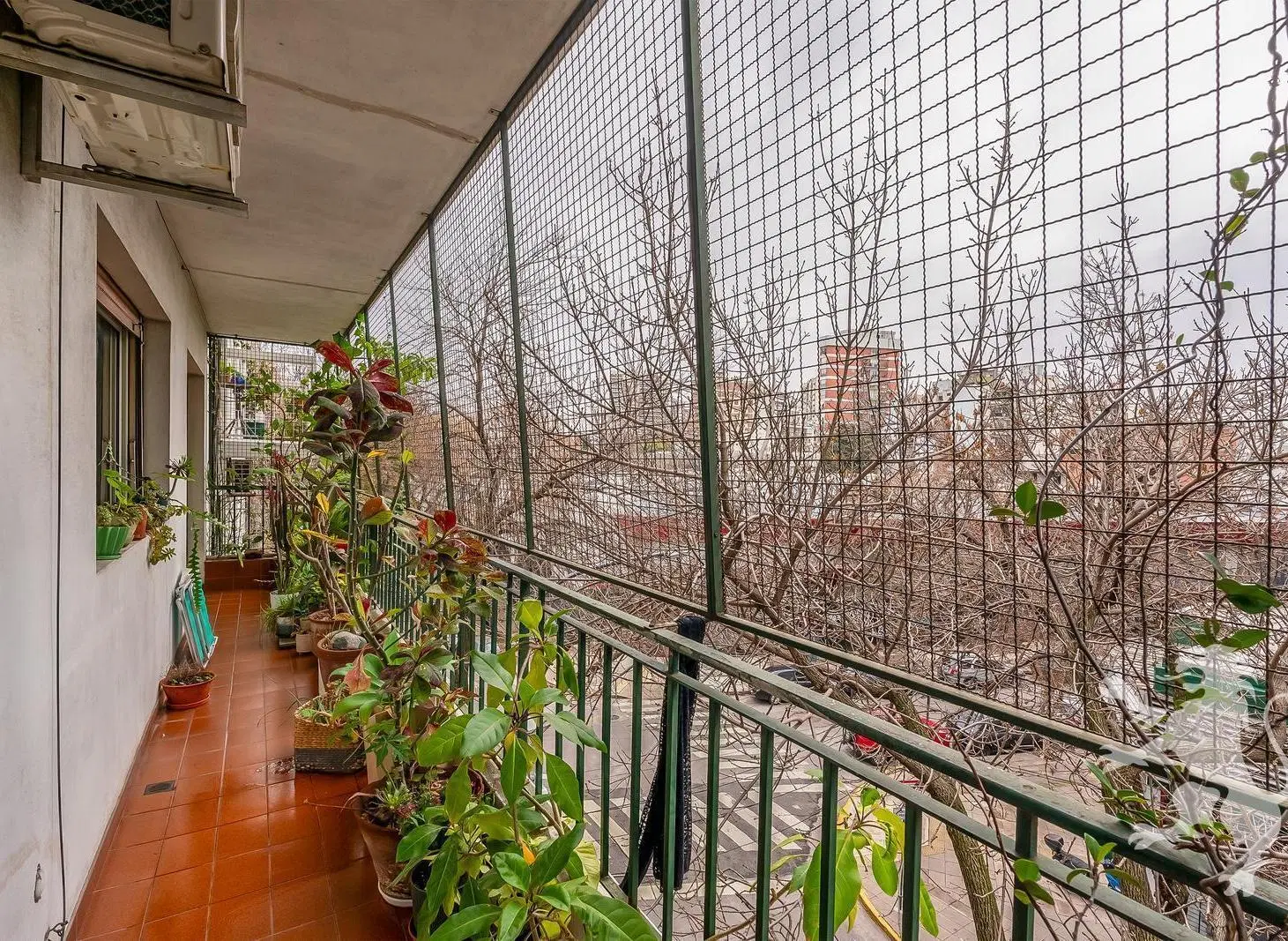 PISO - VENTA - ORIGINALMENTE 4 AMBIENTES - DEPENDENCIA - COLEGIALES 8