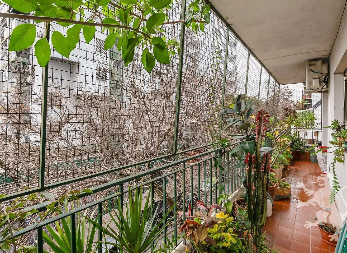 PISO - VENTA - ORIGINALMENTE 4 AMBIENTES - DEPENDENCIA - COLEGIALES 5