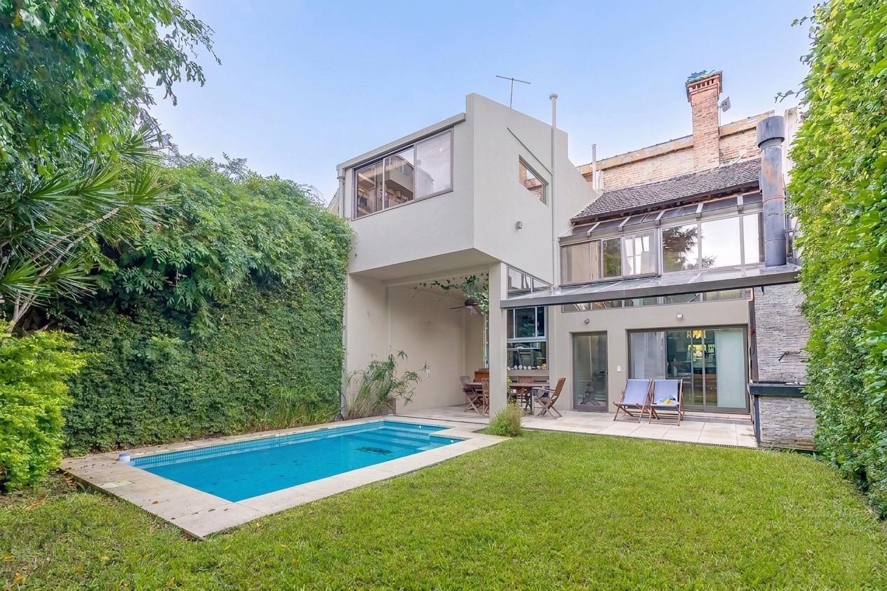 CASA - VENTA - 6 AMBIENTES - JARDIN - VILLA URQUIZA