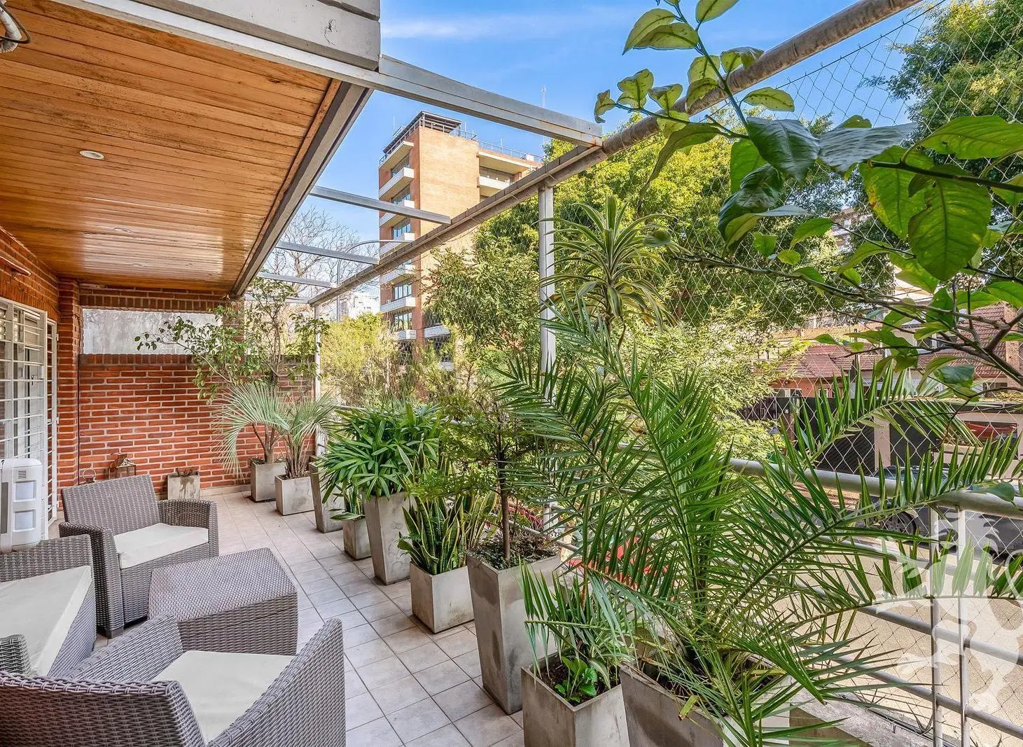 SEMIPISO - VENTA - 4 AMBIENTES - BALCON Y PATIO - ESPACIO GUARDACOCHES - COGHLAN 4