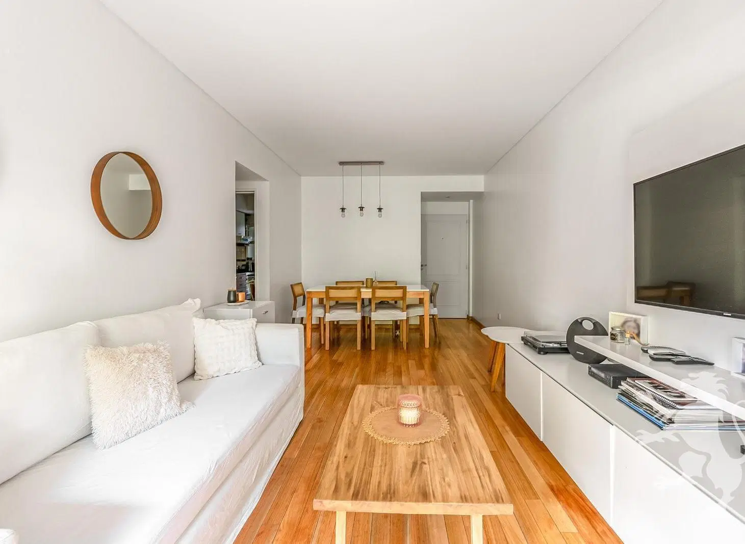 SEMIPISO - VENTA - 4 AMBIENTES - BALCON Y PATIO - ESPACIO GUARDACOCHES - COGHLAN 3