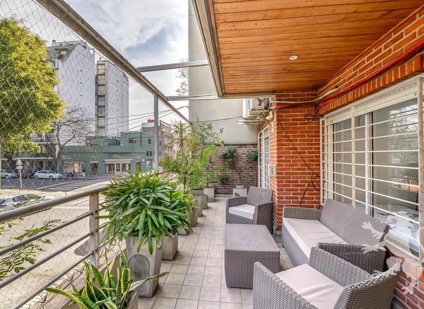 SEMIPISO - VENTA - 4 AMBIENTES - BALCON Y PATIO - ESPACIO GUARDACOCHES - COGHLAN 2