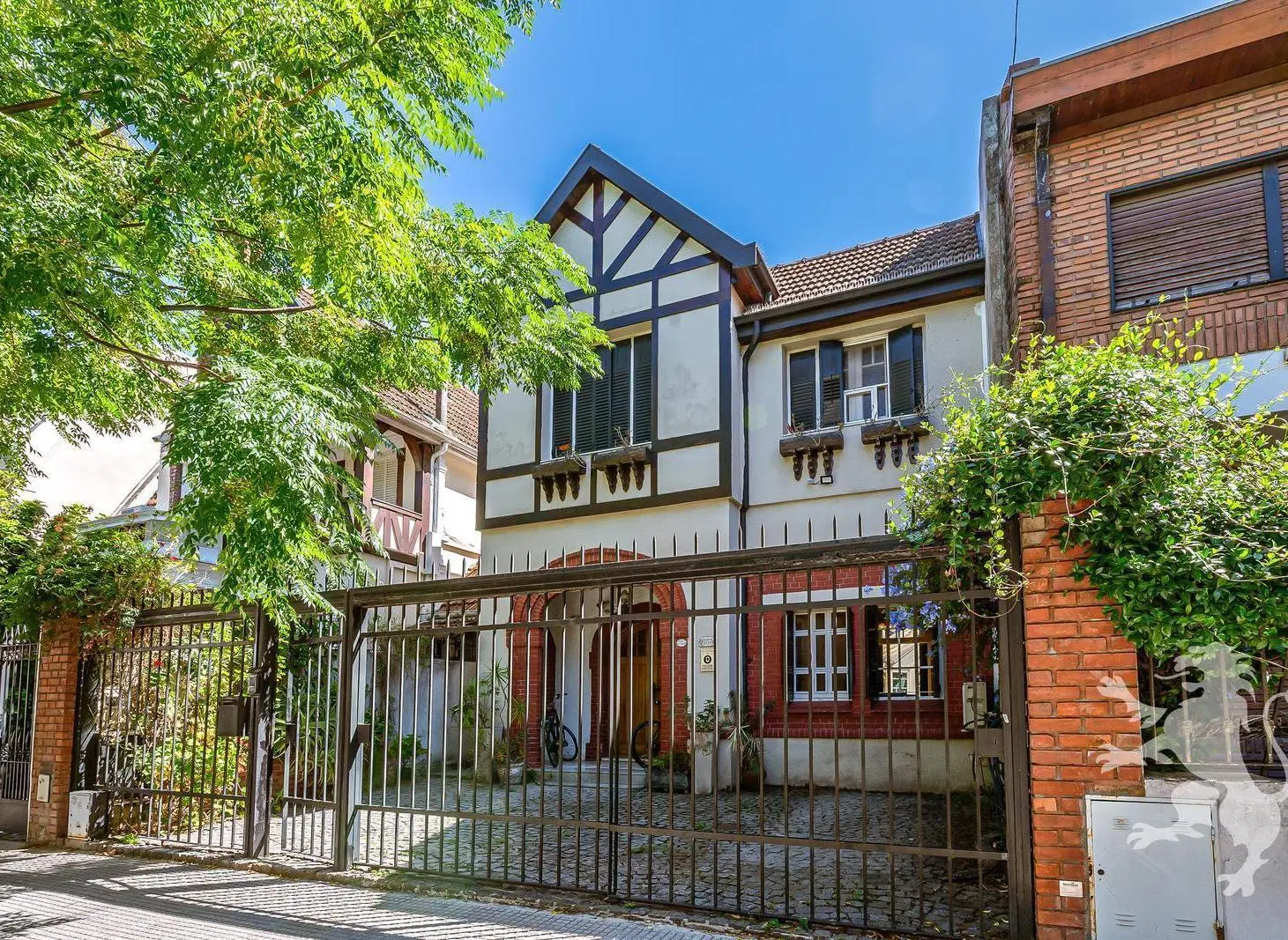CASA - VENTA - 5 AMBIENTES - PISCINA - QUINCHO - SUITE - GARAGE - BELGRANO R 5