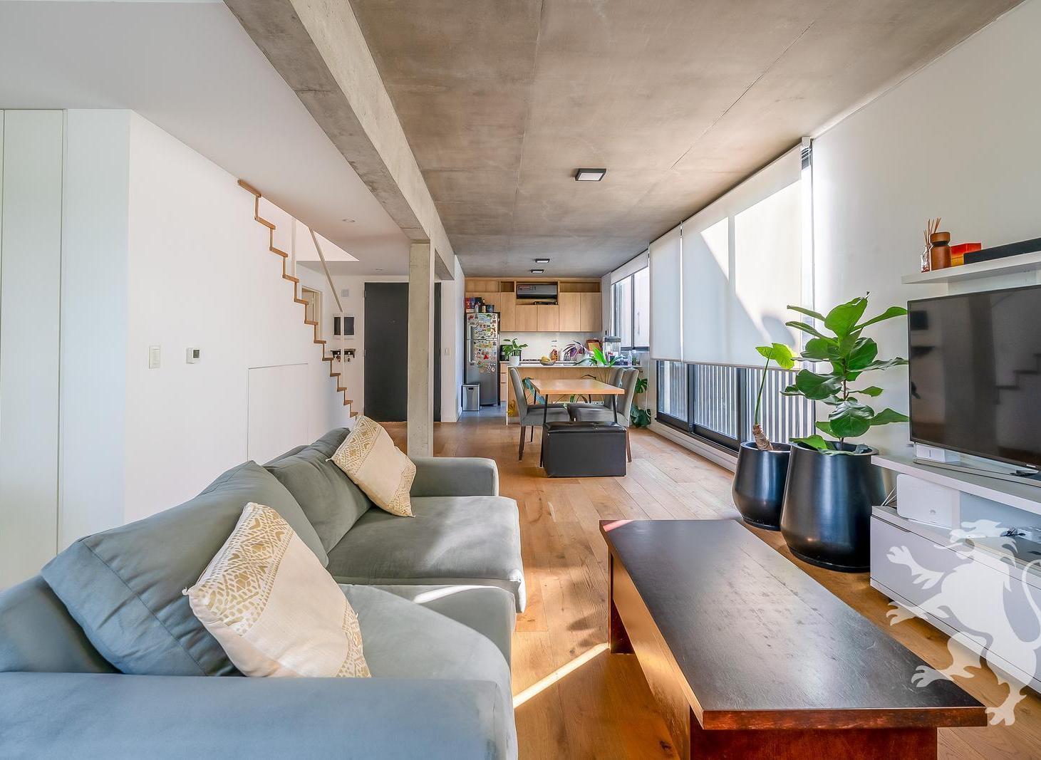 Foto de DEPARTAMENTO TIPO DUPLEX - VENTA - 3 y 1/2 AMBIENTES - TERRAZA PROPIA, imagen 3