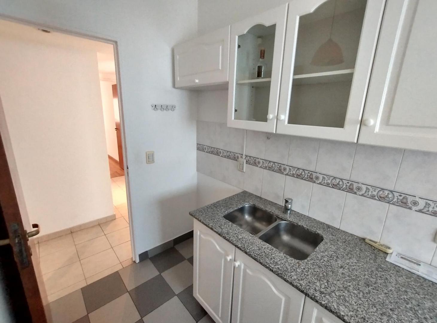 Foto de ALQUILER DE 3 AMBIENTES MUY LUMINOSO LATERAL - PISO 8 - COLEGIALES, imagen 2