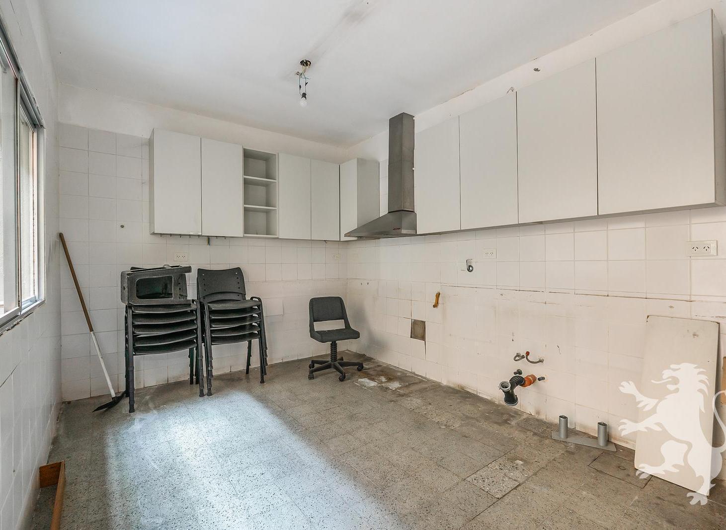 Foto de CASA A REFACCIONAR - VENTA - 6 AMBIENTES - TERRAZA - PATIO - COLEGIALES, imagen 4