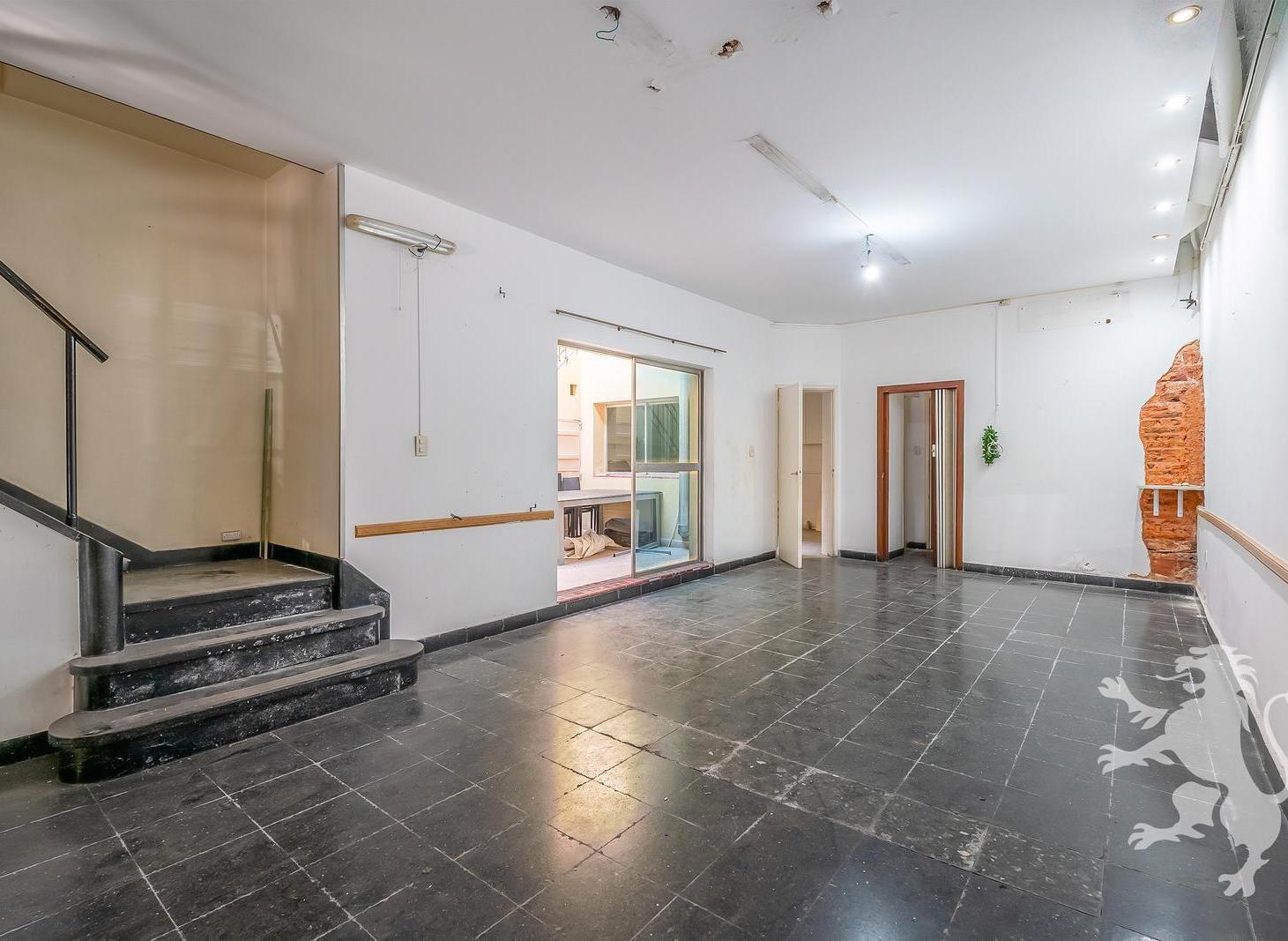 Foto de CASA A REFACCIONAR - VENTA - 6 AMBIENTES - TERRAZA - PATIO - COLEGIALES, imagen 2