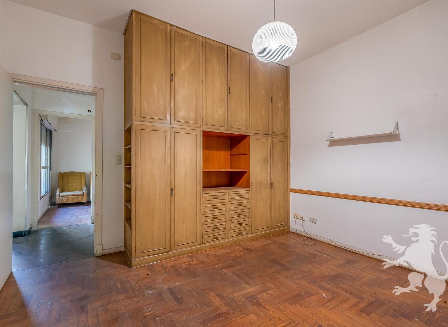 Foto de CASA A REFACCIONAR - VENTA - 6 AMBIENTES - TERRAZA - PATIO - COLEGIALES, imagen 3