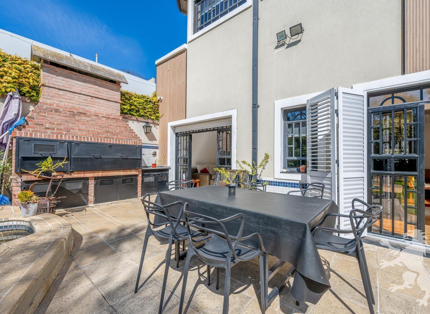 Foto de CASA CON JARDIN Y PISCINA - VENTA - 6 AMBIENTES - BELGRANO, imagen 4