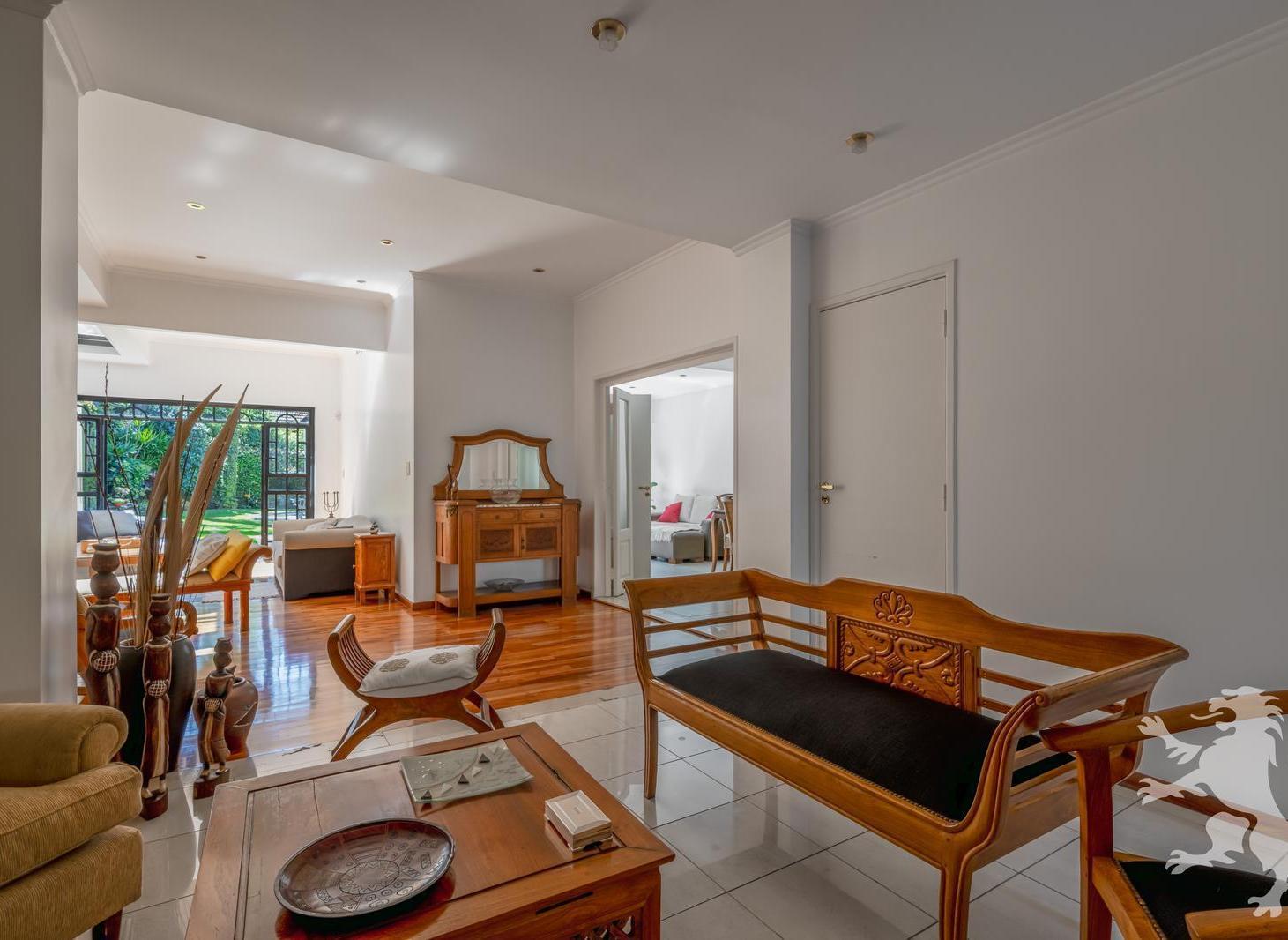 Foto de CASA CON JARDIN Y PISCINA - VENTA - 6 AMBIENTES - BELGRANO, imagen 1