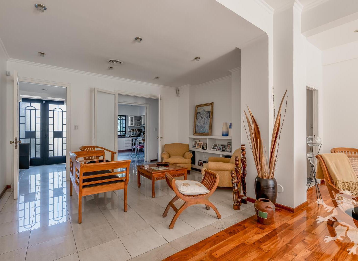 Foto de CASA CON JARDIN Y PISCINA - VENTA - 6 AMBIENTES - BELGRANO, imagen 3