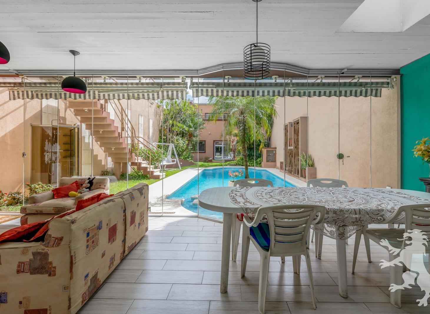Foto de ESPECTACULAR CASA - VENTA - 7 AMBIENTES - JARDIN - PISCINA - QUINCHO, imagen 5