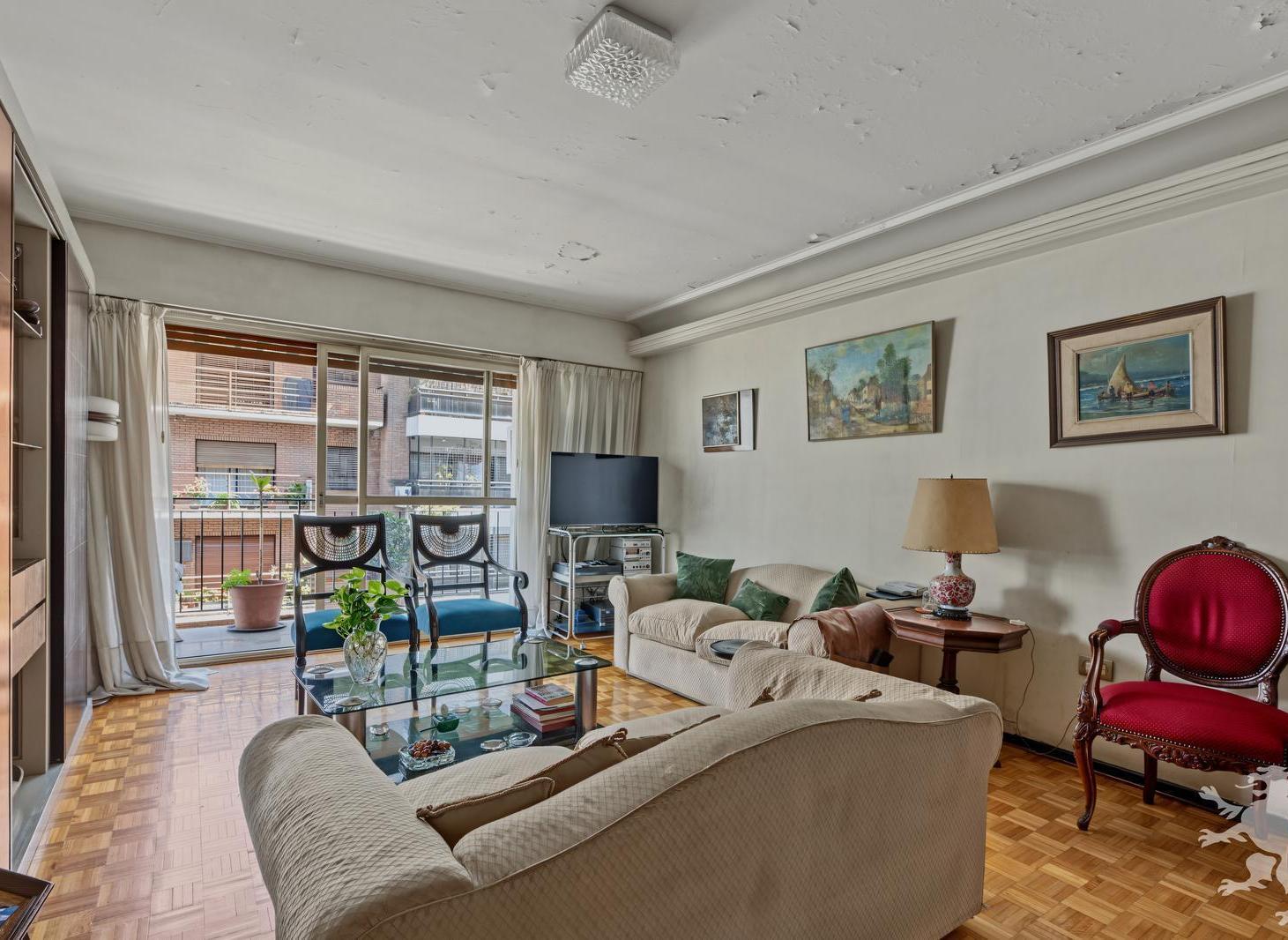 Foto de DEPARTAMENTO - VENTA - 4 AMBIENTES - BALCÓN AL FRENTE - ESPACIO, imagen 3