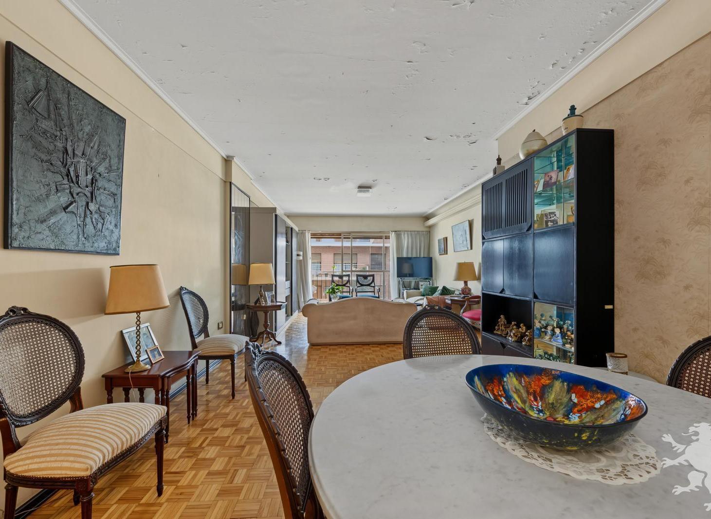 Foto de DEPARTAMENTO - VENTA - 4 AMBIENTES - BALCÓN AL FRENTE - ESPACIO, imagen 2