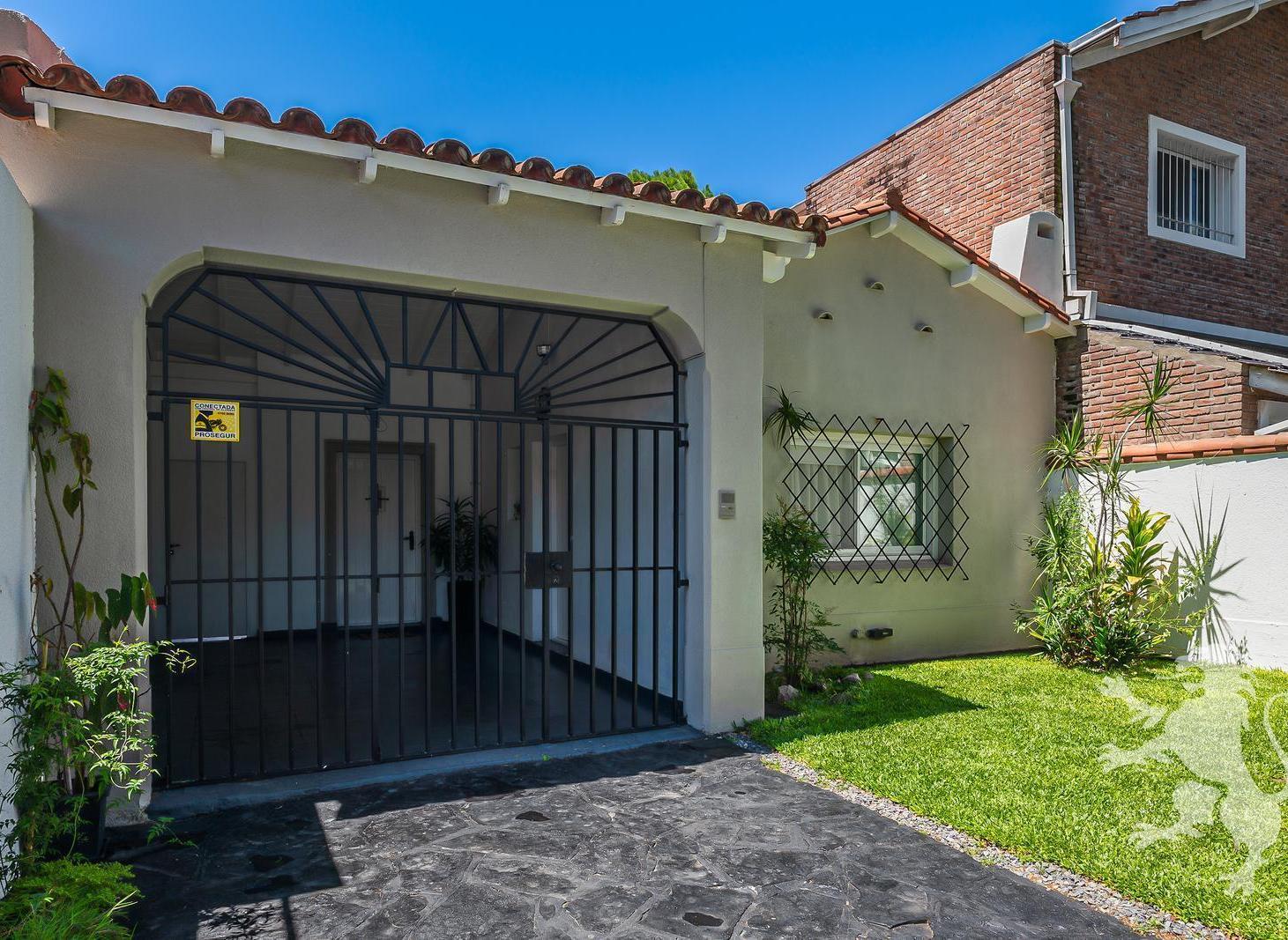 Foto de CASA CON ESPECTACULAR JARDÍN Y PISCINA - VENTA - 5 AMBIENTES - COCHERA, imagen 5
