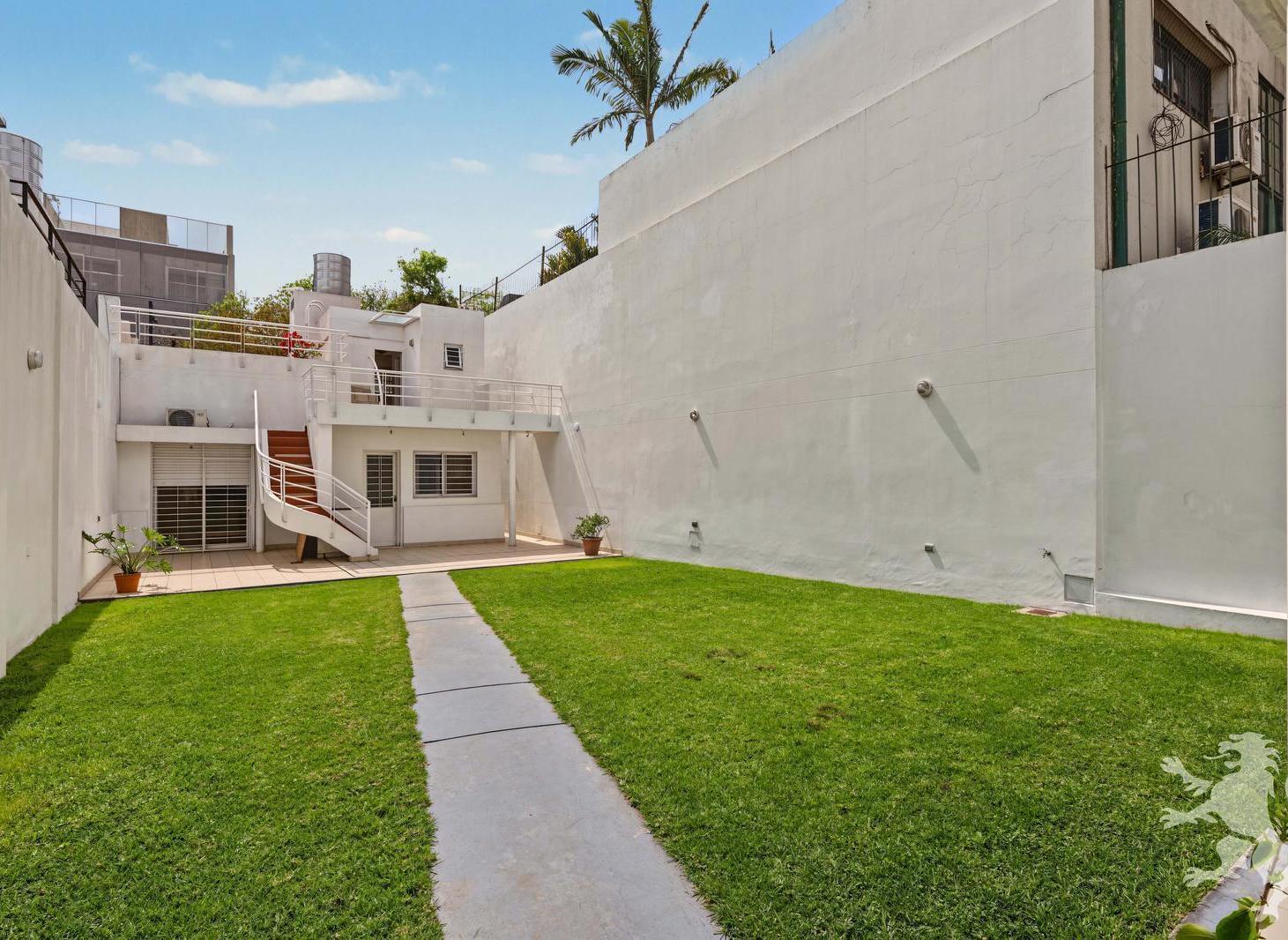 Foto de CASA - VENTA - 5 AMBIENTES - JARDÍN - QUINCHO - COLEGIALES, imagen 1