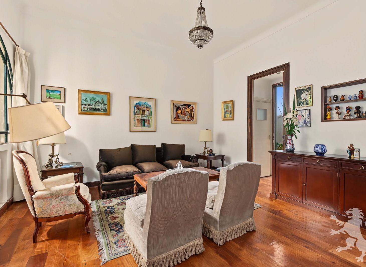 Foto de CASA - VENTA - ESTILO INGLESA - 5 AMBIENTES - PATIO - PLAYROOM, imagen 2
