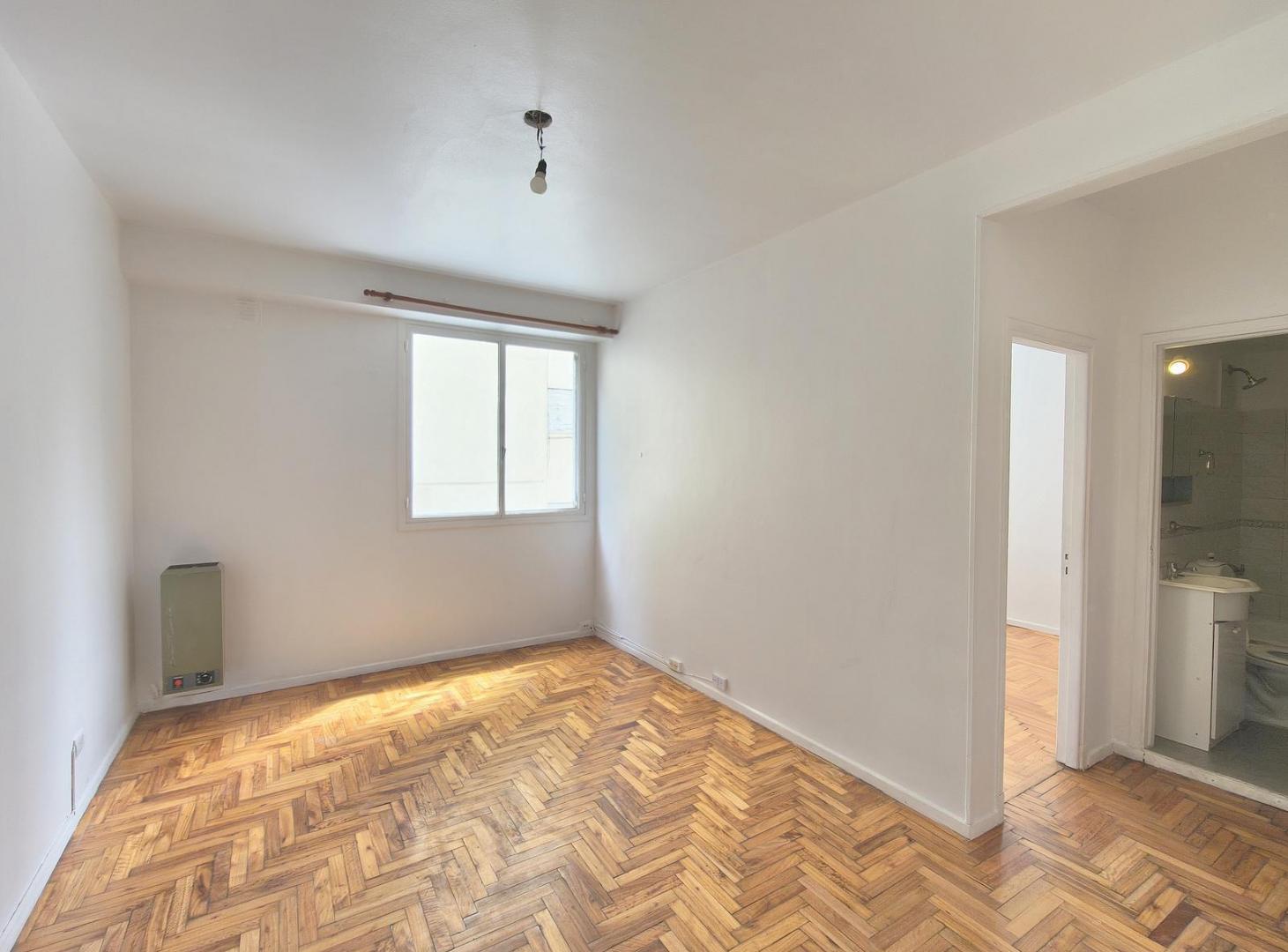 Foto de ALQUILER DE 2 AMBIENTES - 2° PISO LATERAL - LUMINOSO - BELGRANO, imagen 3
